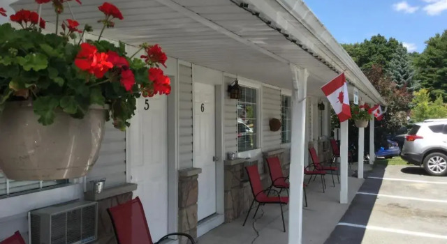 Четырёхместный номер Standard Boathouse Country Inn