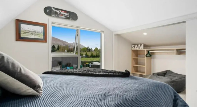 Carefree on Cleland - Wanaka Holiday Home