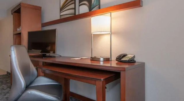 Номер Standard Courtyard by Marriott Charlotte Lake Norman