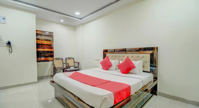 OYO 72564 Om Sai Lodge Hotel, Забронировать Отель Отели штата Махараштры 3 звезды, 3*