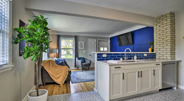 Mpls Duplex w/ Wifi & Kitchen: 5 Mi to Dtwn!, Varaa Hotelli Hotellit Minnesota pysäköinnillä, Pysäköinti