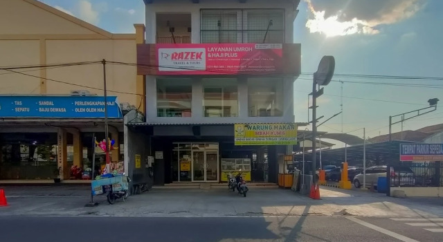 RedDoorz Syariah @ Innap Guest House Alun Alun Sragen, Book Pension Hoteller i Sragen med parkering, Parkering