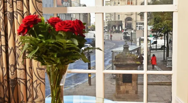Апартаменты Royal Athenaeum Suites