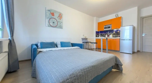 Apartments on Energetikov 9 1-3, Забронировать Апартаменты/квартира Отели Санкт-Петербурга с парковкой, рядом с Ладожская, Парковка
