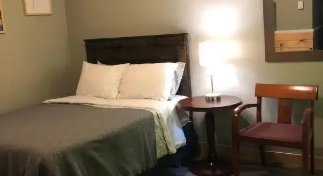 Номер Economy Greenside Motel