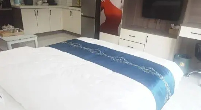 Люкс с 2 комнатами United B&B (R&F Xintiandi)