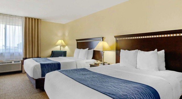 Четырёхместный номер Standard Comfort Inn & Suites Greeley