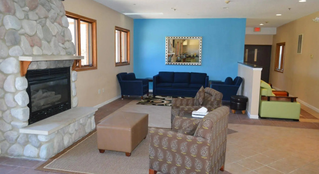 SureStay Hotel by Best Western New Buffalo, Забронировать Отель Отели Нью-Буффало с завтраком, рядом с New Buffalo Railroad Museum, Завтраки