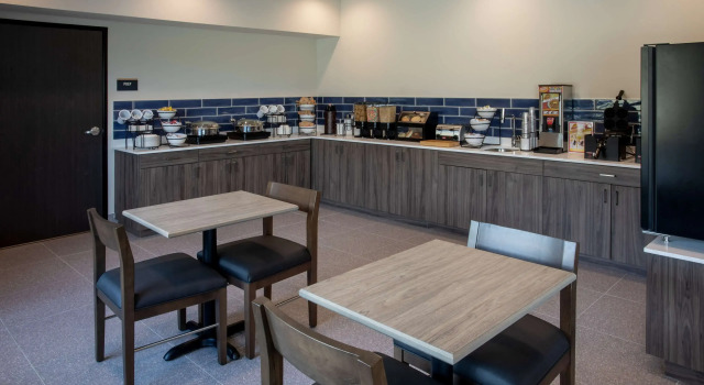 GrandStay Hotel & Suites Johnston-Des Moines, IA, Забронировать Отель Де-Мойн Айова