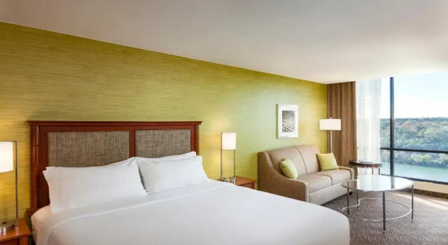 Двухместный номер Deluxe Holiday Inn Austin -Town Lake by IHG