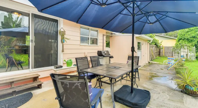 Коттедж < 3 Mi to Dtwn: Pet-friendly Sarasota Stay w/ Yard