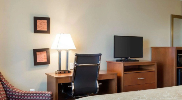 Четырёхместный номер Standard Comfort Inn & Suites Watford City