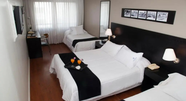 Четырёхместный номер Standard Pocitos Plaza Hotel