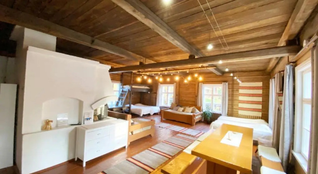 LAURI Historical Log House Manor