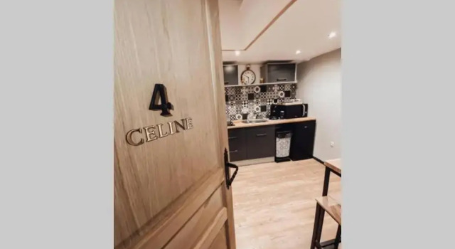 Апартаменты Appartement romantique parisien, baignoire rétro au pied du lit