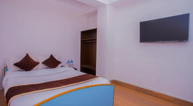OYO 242 Hotel Satyam, Забронировать Отель Отели Бхактапур с парковкой, Парковка