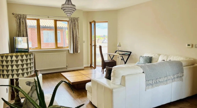 Апартаменты с балконом Cozy City Escape in Norwich