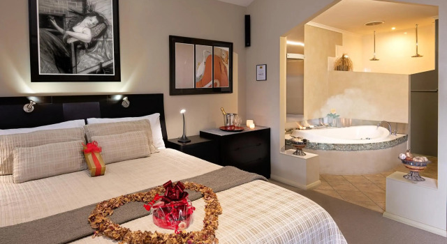 Romantic Getaways at Riverview Rise Retreats, Book Hotel Mannum South Australia