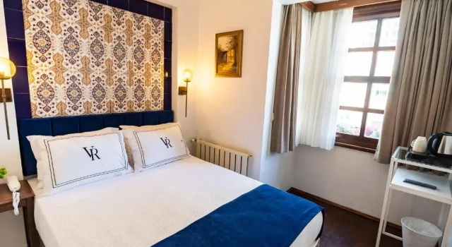 Большой одноместный номер Cheers Vera Edition Hotel