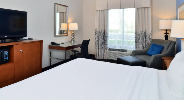 Holiday Inn Express Hotel & Suites Terre Haute, Varaa Hotelli Terre Haute Indiana