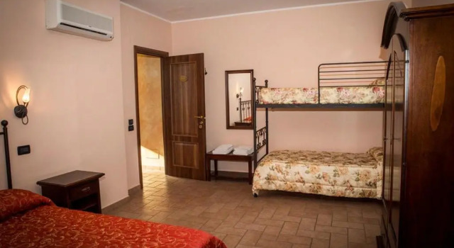 Agriturismo Parco delle Querce, Забронировать Отель Отели Озера Больсена с парковкой, Парковка
