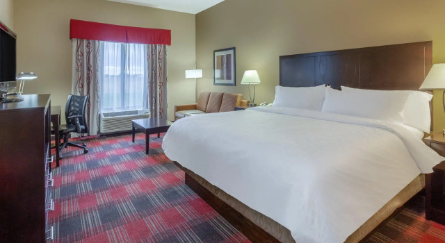 Четырёхместный номер Standard Holiday Inn Express Hotel & Suites Bowling Green by IHG