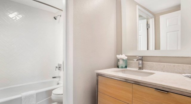 Люкс MainStay Suites