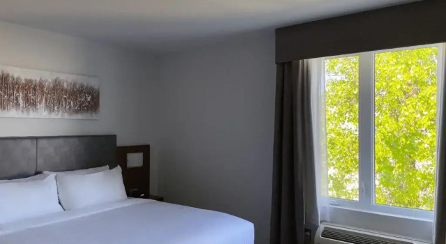 Номер Deluxe Quality Inn