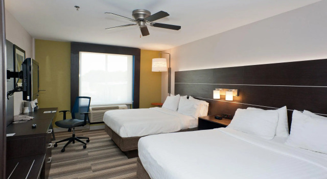 Четырёхместный номер Standard Holiday Inn Express Hotel & Suites Scott-Lafayette West by IHG
