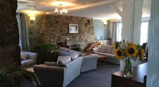 Ty Dderw Country Inn
