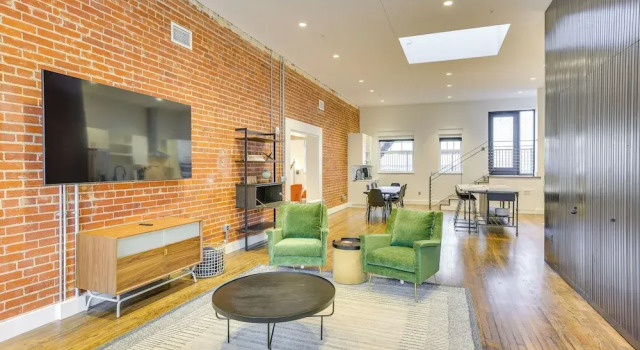 Апартаменты Downtown Omaha Getaway w/ Deck & Gas Grill!