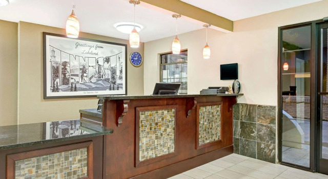 Super 8 Lakeland, Boek Mini-hotel Hotels in Lakeland met parkeren, Parkeren