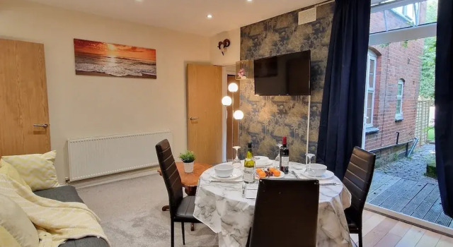 Апартаменты 2-Bedroom with Free Parking in Coventry