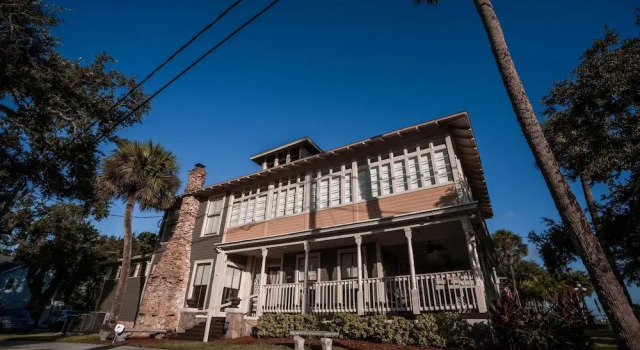 Live Oaks Inn