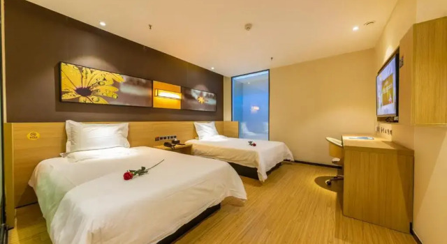 Двухместный номер Comfort IU Hotel Chongqing Jiefangbei Hongyadong Chaotianmen