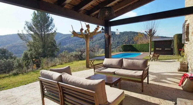 Коттедж Masia with pool and beautiful views near Girona
