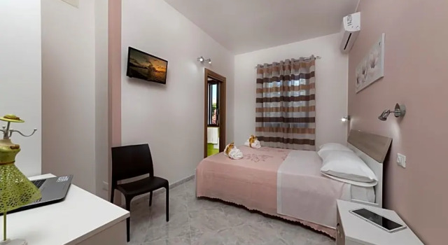Tra la montagna e il mare, Prenota Bed & breakfast Hotel a Sicilia con parcheggio, Parcheggio