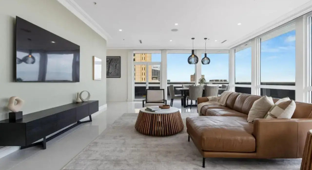 Swainson at M1, Book Hotel Adelaide 