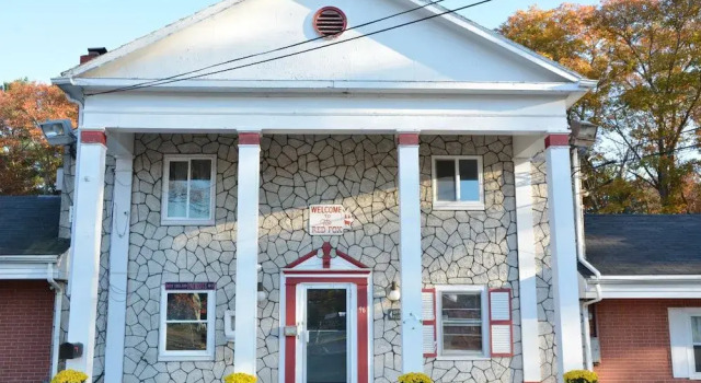 Red Fox Motel, Book Motel Foxborough Massachusetts