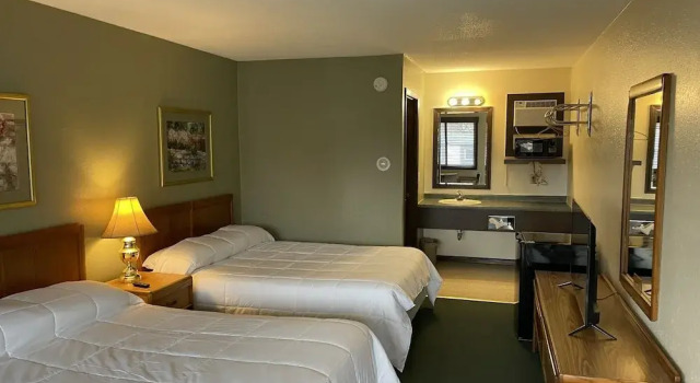 Четырёхместный номер Standard Sunset Motel