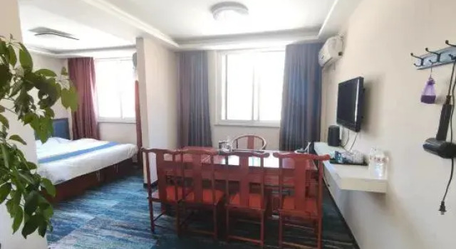 Люкс Rujia Huayi Hotel (Luanping County Hospital Branch)