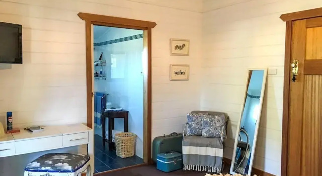 Billabong Cottage, Book Vacation Home Cottages in Pacific Palms, Cottage