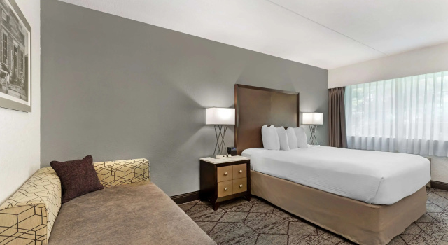 Двухместный номер Standard с видом на бассейн Best Western Plus Longbranch Hotel & Convention Center