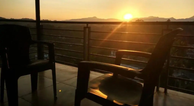 Двухместная студия Deluxe с балконом и с красивым видом из окна Western Ghats Holiday Home