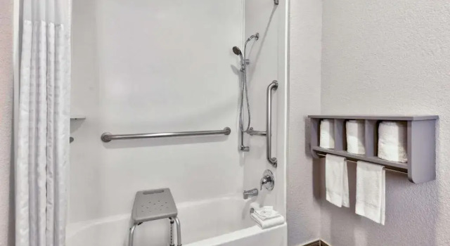 Четырёхместный номер Standard La Quinta by Wyndham Dallas - Las Colinas