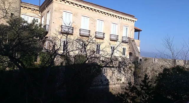 Hotel La Congiura dei Baroni, Prenota Hotel Teggiano Cilento