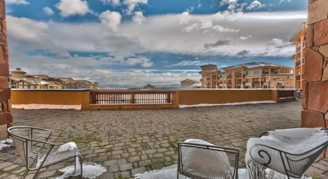 Номер Superior Unequalled Ski in Out, Next to Gondola, Sundial hotel room, Pool, Hot tub, Condo Nast Winner C316A