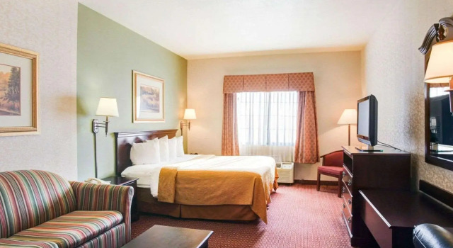 Двухместный номер Standard Quality Inn & Suites Near University