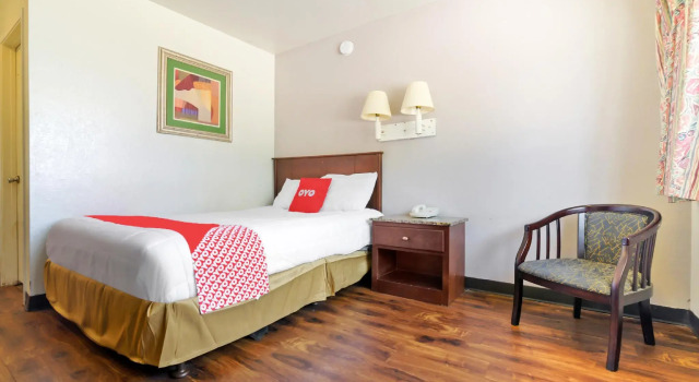Номер Premium OYO Hotel South Bend - Campus