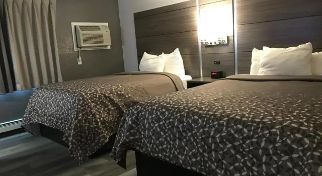 Четырёхместный номер Standard HomeTown Inn